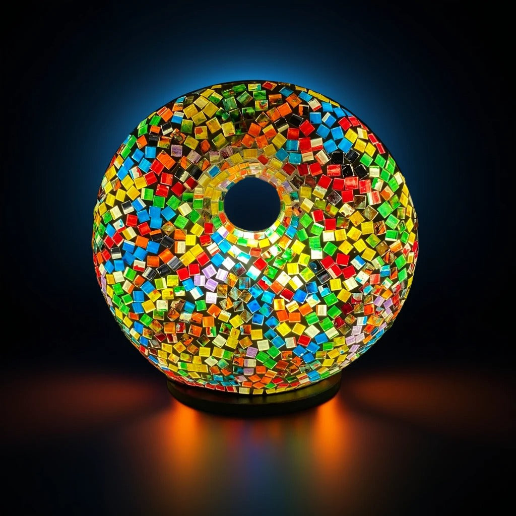 Lámpara Áurea de Mosaico: Luz y Color en Tu Hogar. Ojo Coco.