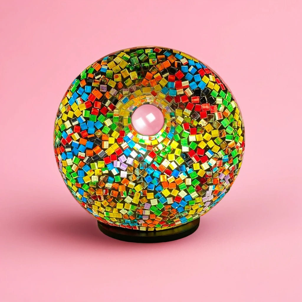 Lámpara Áurea de Mosaico: Luz y Color en Tu Hogar. Ojo Coco.