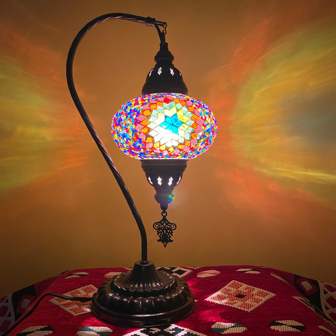 Flor de Turquía Lámpara Turca Hecha a Mano para una Iluminación Floral y Romántica. Multicolor