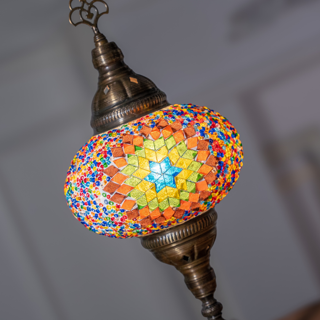 Flor de Turquía Lámpara Turca Hecha a Mano para una Iluminación Floral y Romántica. Multicolor