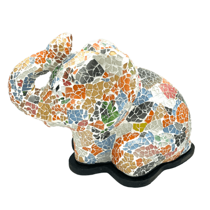 Lámpara Áurea de Mosaico: Luz y Color en Tu Hogar. Elefante.